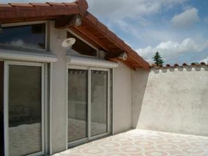 a house with a large sliding glass door at Gîte calme avec terrasse et animaux acceptés - FR-1-496-47 in Sainte-Foy-Saint-Sulpice +3 photos