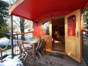 Galeriebild der Unterkunft Roulotte Authentique en Forêt, Animaux Admis - FR-1-497-130 in Radon