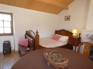 Ένα ή περισσότερα κρεβάτια σε δωμάτιο στο Maison vendéenne, proche plage, animaux admis, parking - FR-1-540-308