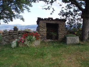 Fotografie z fotogalerie ubytování Gîte charmant et rustique à St-Chamond - FR-1-496-41 v destinaci Saint-Chamond + 14 fotografií