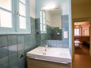 Koupelna v ubytování Maison périgourdine avec jardin, proche de Périgueux et Brantôme, idéale pour 4 personnes - FR-1-616-183