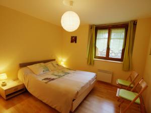 Gallery image of Gîte spacieux avec poêle à granulés et terrasse, animaux acceptés - FR-1-496-17 in Échanssieux