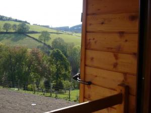 Gallery image of Gîte spacieux avec poêle à granulés et terrasse, animaux acceptés - FR-1-496-17 in Échanssieux +13 photos