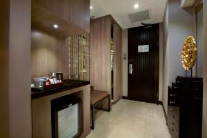 Kuchyň nebo kuchyňský kout v ubytování Aston Priority Simatupang Hotel and Conference Center