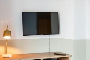 TV a/nebo společenská místnost v ubytování Hotel Asakusa KANNONURA