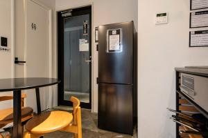 Kuchyň nebo kuchyňský kout v ubytování Hotel Asakusa KANNONURA