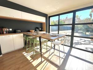 a kitchen with a wooden table and green chairs at Charmante maison familiale pour 10 personnes, spacieuse et confortable - FR-1-309-511 in Banyuls-sur-Mer +11 photos
