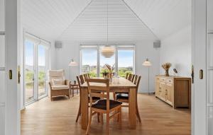 Χώρος καθιστικού στο Stunning Home In Ringkøbing