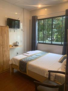 a bedroom with a large bed with a large window at Hai Dang Hotel in Can Tho