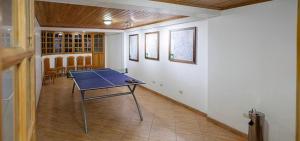 Stolní tenis v ubytování Maimara Hotel nebo okolí