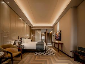 Postel nebo postele na pokoji v ubytování Xiamen Lujiang Harbourview Hotel