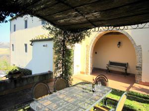 Patio alebo iná vonkajšia časť ubytovania Holiday Home Tuscany with Pool