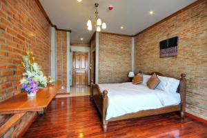 Säng eller sängar i ett rum på Saeng Panya Home SHA Plus