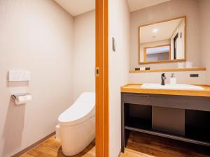 Un baño de HOTEL ALGO