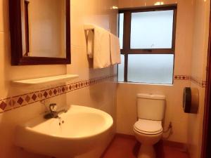 Ванная комната в South East Asia Hotel +65 фотографий