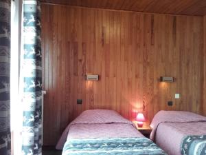 Postel nebo postele na pokoji v ubytování Hôtel Le Mont Jorat