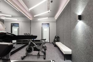 Fitness centrum a/nebo fitness zařízení v ubytování Light Hotel Hangzhou West Lake Yintai Nansong Royal Street
