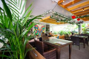 Restaurace v ubytování Waikiki Beachside Hostel