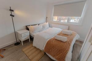 En eller flere senge i et værelse på Waterloo London , Haru Residence can sleep up to 8ppl + 1 billede