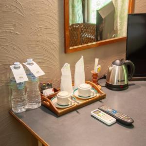 Riverside Springs Resort的咖啡和沏茶工具