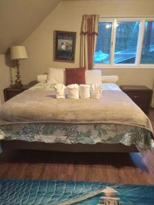 Postel nebo postele na pokoji v ubytování Grandma's Private Room and Bath - DISCOUNTS ON TOURS