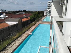 Bazén v ubytování The alt room by Vivo apartemen nebo v jeho okolí