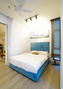 Katil atau katil-katil dalam bilik di The Shore Studio Partial Seaview by Clover Home A1818