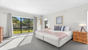 En eller flere senge i et værelse på Hunter Valley Lodge