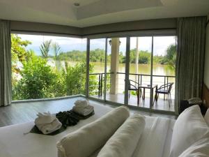 En eller flere senge i et værelse på Nopparat Garden Hotel + 124 billeder