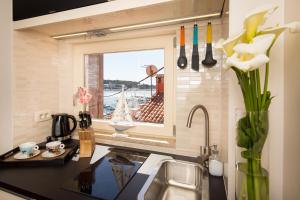 Posezení v ubytování Apartment Shambala Sea View + 24 fotografií