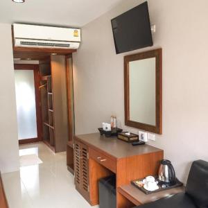 TV a/nebo společenská místnost v ubytování Khanom Cabana Beach Resort