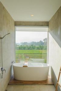 O baie la HOTEL DAWA