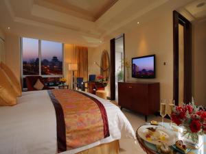 TV a/nebo společenská místnost v ubytování New Century Grand Changchun Hotel