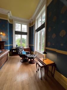 Posezení v ubytování The Manse