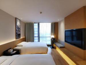 Ένα ή περισσότερα κρεβάτια σε δωμάτιο στο Quality Hotel Chengdu +285 φωτογραφίες