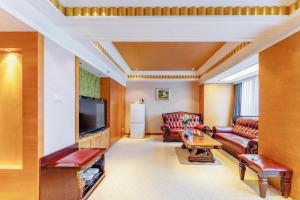 a living room with a couch and a tv at Nanchang Galactic Peace International Hotel in Nanchang