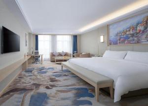 a bedroom with a large bed and a living room at Vienna Hotel Tianjin Huaming in Tianjin +236 photos