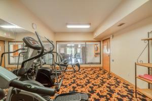 Fitness centrum a/nebo fitness zařízení v ubytování Texan Inn By OYO Beeville US-181