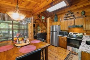 a kitchen with a dining table in a cabin at Cherry Lake Hideaway in Blue Ridge