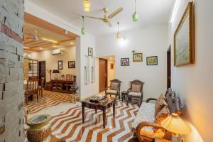 ウダイプールにあるAbhimanyu Mansion Emerald 1-Room Retreat With Common Outdoor Dining Area & Gardenのギャラリーの写真