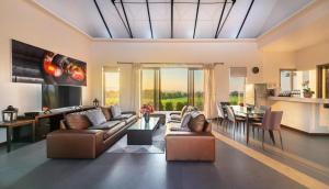 O zonă de relaxare la Lucerne Villa Resort