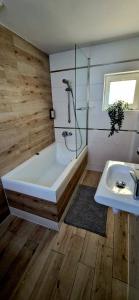 Łazienka w obiekcie Apartamenty Orchidea Łeba