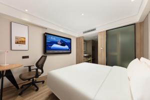TV a/nebo společenská místnost v ubytování Atour Hotel Three Lanes and Seven Alleys Fuzhou