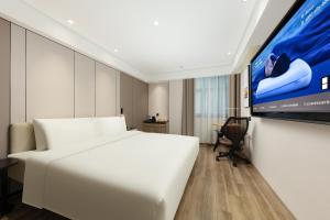 TV a/nebo společenská místnost v ubytování Atour Hotel Three Lanes and Seven Alleys Fuzhou