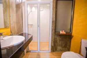 Koupelna v ubytování Ps Extra Hotel + 142 fotografií