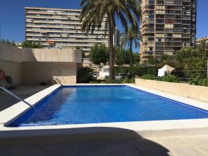 בריכת השחייה שנמצאת ב-Apartments Torre Levante 1H או באזור