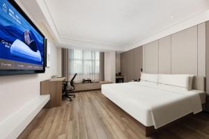 TV a/nebo společenská místnost v ubytování Atour Hotel Three Lanes and Seven Alleys Fuzhou