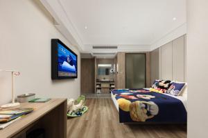 TV a/nebo společenská místnost v ubytování Atour Hotel Three Lanes and Seven Alleys Fuzhou
