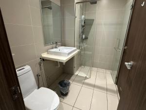 Koupelna v ubytování urban sea view home 2bed studio