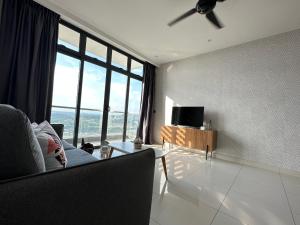 TV a/nebo společenská místnost v ubytování urban sea view home 2bed studio
